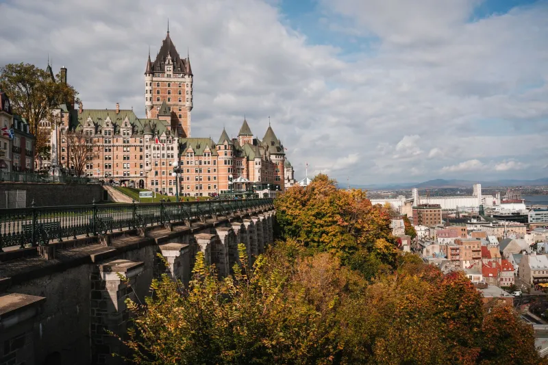 Découvrir le Québec sans clé de contact : itinéraires à pied, à vélo et en train